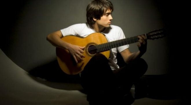 Show de Marcelo Loureiro é realizado em comemoração ao Dia do Servidor
