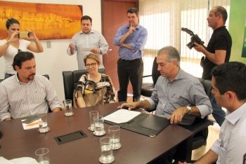 Governador Azambuja assina termo com a UFMS para revitalização do Estádio Morenão