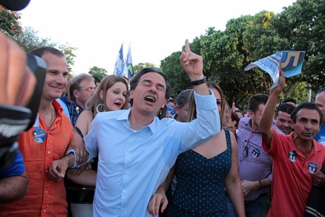  Em comemoração à vitória Marquinhos promete tirar a política das capas de polícia