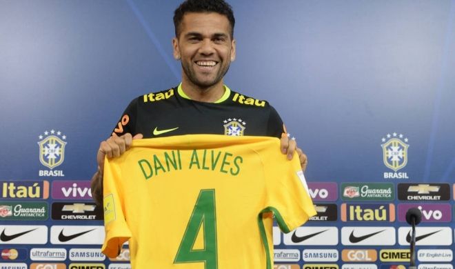 Daniel Alves será capitão do Brasil e usará número de Carlos Alberto Torres