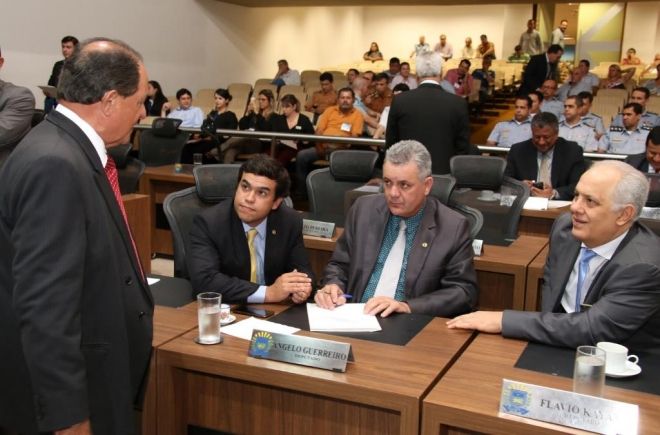 Aprovado projeto que exige bacharelado em direito para concurso da PM e Bombeiros