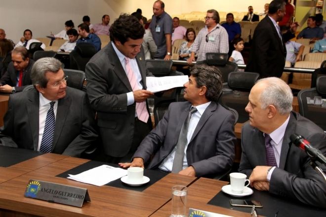 Tucanos tentam segundo cargo mais importante e criam novo impasse para Azambuja