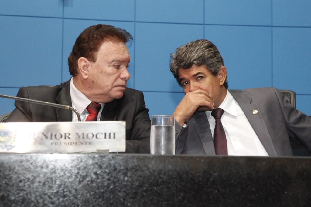 Tucanos abrem m&atilde;o da presid&ecirc;ncia e trocam vice e l&iacute;der de Azambuja