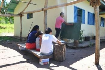 Prefeitura de Porto Murtinho deixa crianças sem estrutura básica em escola indígena