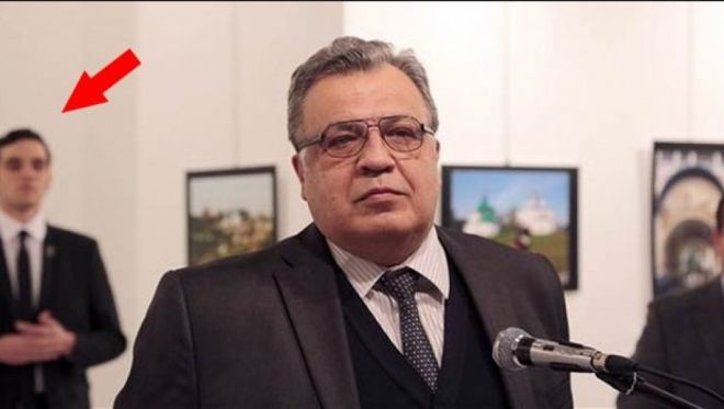 Embaixador russo é assassinado em exposição de arte na Turquia