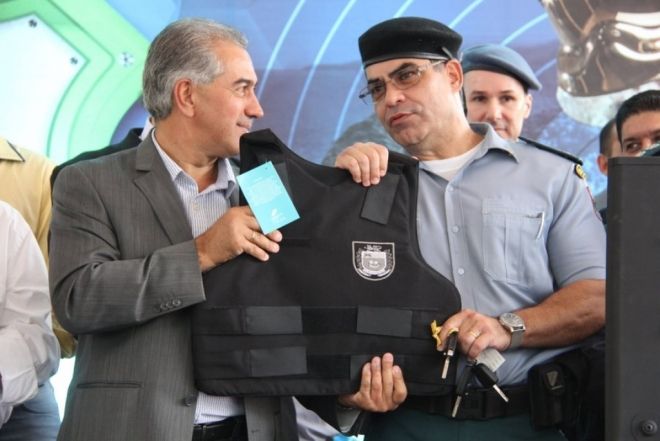&ldquo;Toda pol&iacute;cia ter&aacute; hoje colete em dia para sua prote&ccedil;&atilde;o&rdquo;, diz Reinaldo