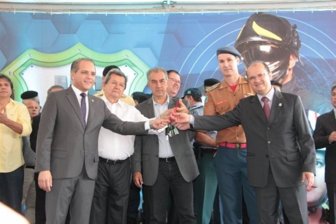 Entrega material seguran&ccedil;a Reinaldo Azambuja