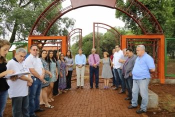 Murilo inaugura “Bosque Jornalista César Cordeiro” com 312 árvores nativas
