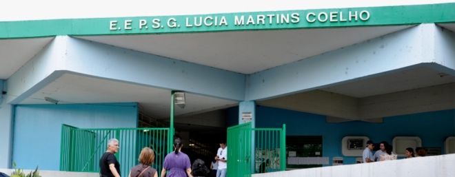 Foto da fachada da Escola Estadual Lúcia Martins Coelho