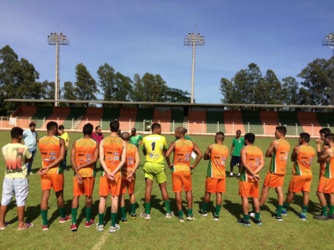 Naviraiense inicia treinos para Estadual com 15 jogadores