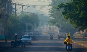 Corpo de Bombeiros combate incêndio no Pantanal e fumaça atinge Corumbá