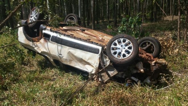 Alta velocidade provoca acidente e motorista morre após colidir em árvore