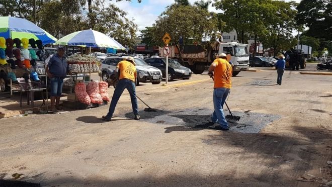 Prefeitura promove tapa buracos limpeza e recuperação de áreas de lazer