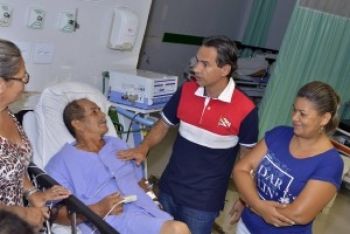 Em retorno à Santa Casa, Marquinhos constata melhorias nos serviços