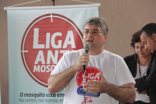 Rede Comper dá início à campanha ‘Liga Anti-Mosquito’ com presença de Marquinhos