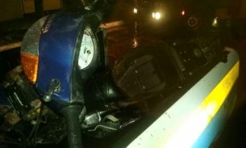 Motociclista invade preferencial, colide com veículo e morre no hospital 