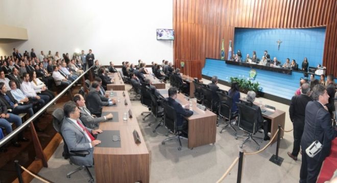 Em sess&atilde;o solene, Casa de Leis inicia oficialmente ano legislativo 