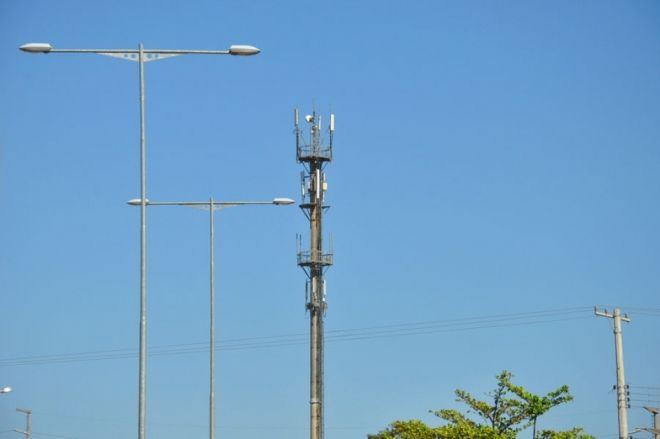 Torre de rede de telecomunicações, telefonia, dados, radio frequência, banda de dados