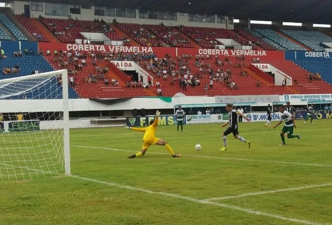 Operário vence Novo de virada e assume ponta isolada