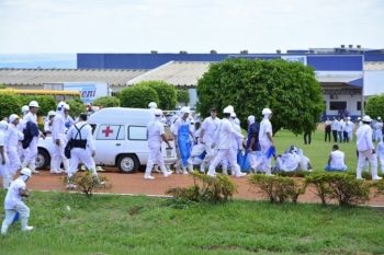 Vazamento de g&aacute;s faz funcion&aacute;rios desocuparem frigor&iacute;fico 