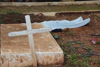Homem é assassinado em cemitério municipal 