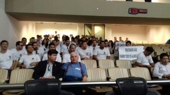 Agentes penitenci&aacute;rios rec&eacute;m-formados cobram nomea&ccedil;&atilde;o de aprovados em concurso