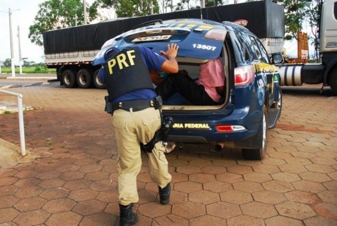 PRF apreende 25 tabletes de crack escondidos em carro durante abordagem em Bataguassu