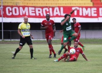 Novo volta a vencer e joga pressão para o Comercial