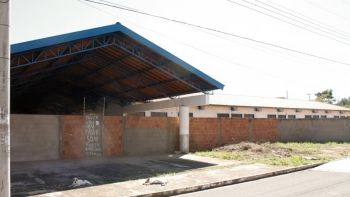 Prefeitura retoma construção de escola paralizada há 7 anos atrás 