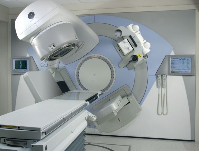 Azambuja entrega novo equipamento para Hospital do Câncer em Campo Grande