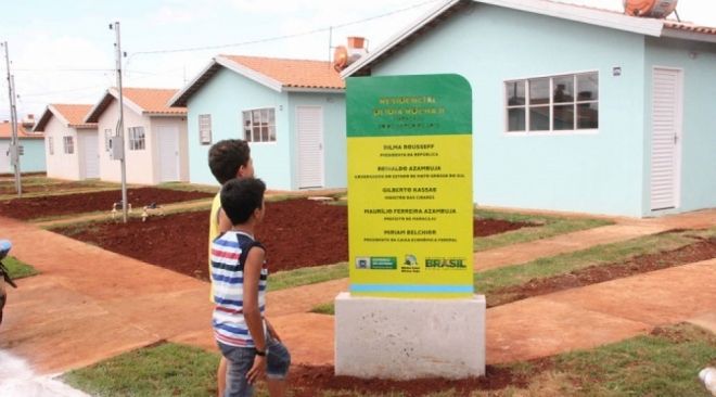 Governador entrega 300 moradias pelo programa Minha Casa, Minha Vida