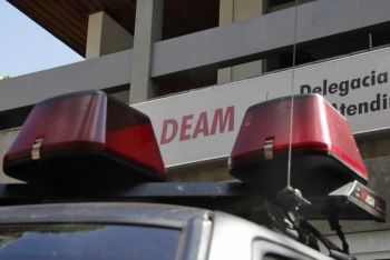 Foto da fachada da DEAM, Delegacia Especializada de Atendimento à Mulher