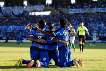 Em busca da liderança isolada, CSA abre rodada contra o Confiança, em casa