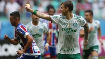 Em tarde de visitantes, Palmeiras e Atlético-MG voltam a vencer no Brasileirão