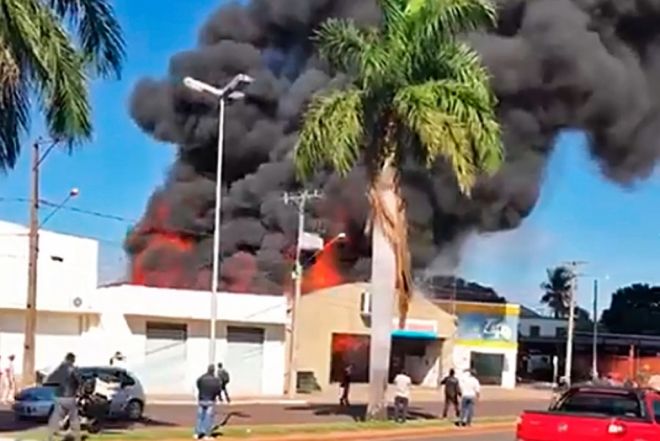 Casa das Borrachas é destruída por incêndio no centro da capital