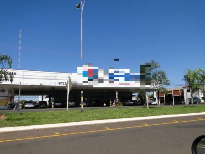 Ladrões roubam R$ 125 mil em cofre subterrâneo de supermercado