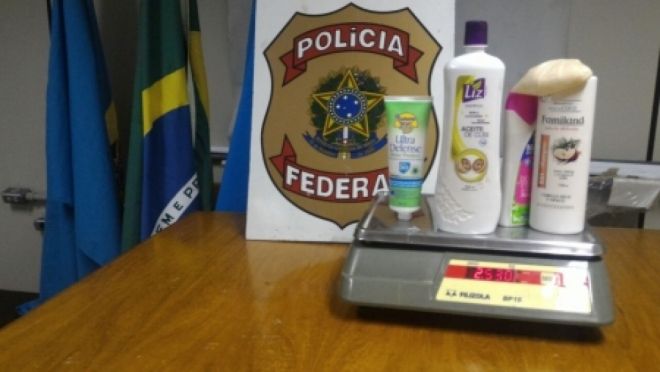 Boliviano é preso com cocaína líquida na bagagem