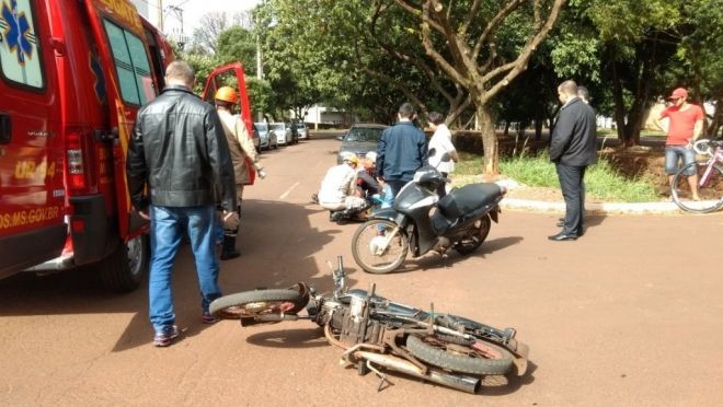 Acidente entre motos deixa duas mulheres feridas