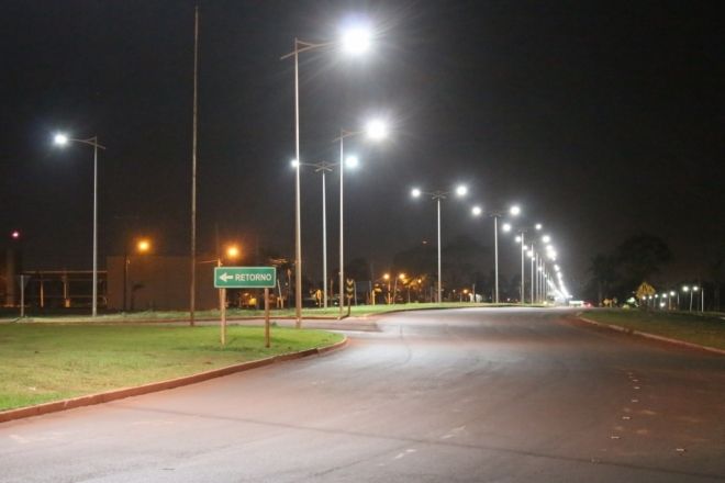 Após ação judicial, prefeitura ativa 92% da iluminação na Avenida Guaicurus