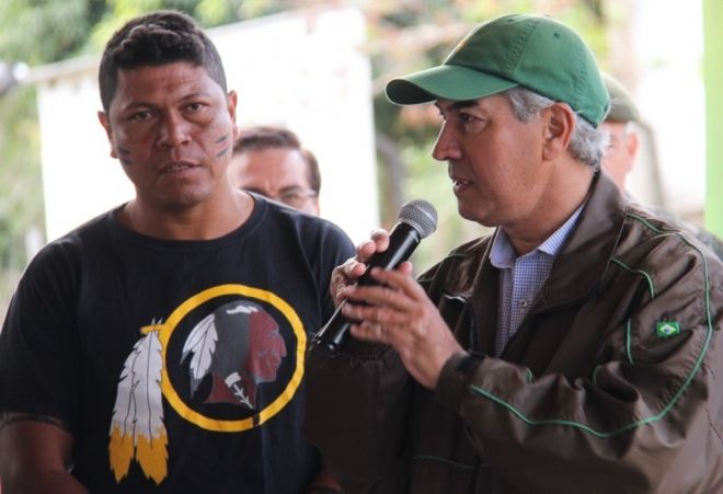 Reinaldo Azambuja entrega escola em aldeia indígena situada em ilha no Pantanal