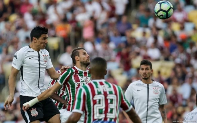 Corinthians vence a 12ª e mantém liderança tranquila do Brasileirão