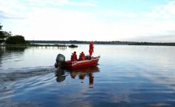 Equipe do Corpo de Bombeiros busca corpo de jovem que teria se afogado em Água Clara