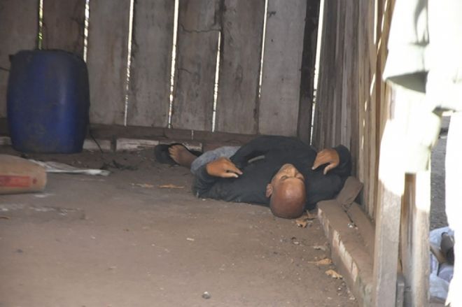 Na varanda de casa, “agiota” é encontrado morto com marcas de tiro