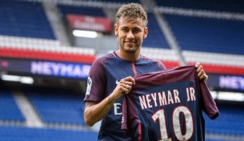 Neymar chega ao PSG depois de quatro anos de Barcelona