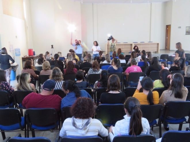 Educadores encerram greve e aulas voltam nesta segunda-feira em Dourados