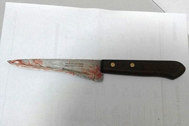 Revoltado após ser deixado sozinho em cabaré, homem mata amigo a facadas