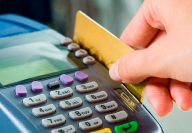 Crise torna perigosa para comerciante a compra por cartão de crédito