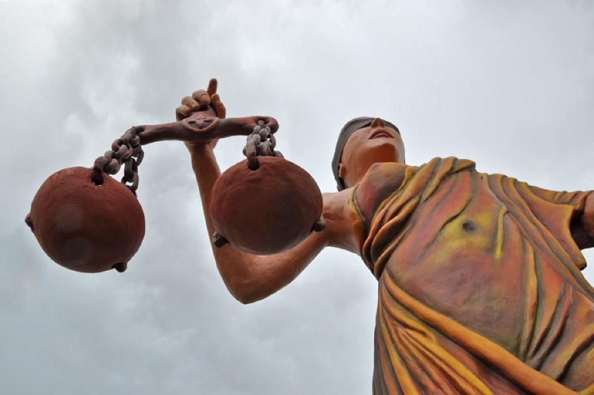 Foto ilustrativa de justiça, dama da justiça, estatua, fórum, TJMS
