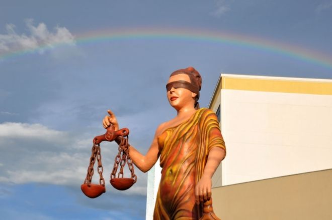 Foto ilustrativa de justiça, dama da justiça, estatua, fórum, TJMS