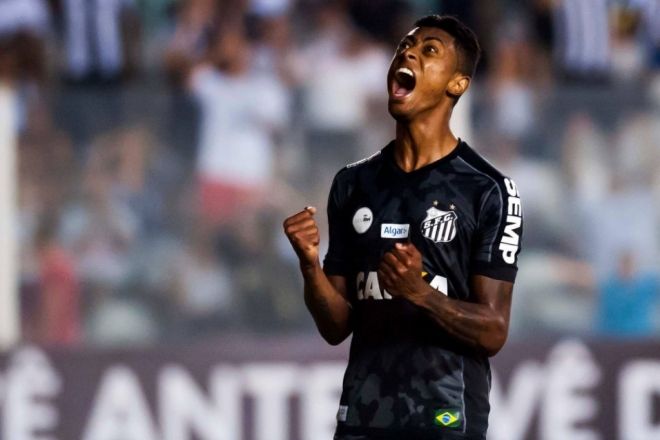 Santos vence Atlético-PR e assume segunda posição no Brasileirão